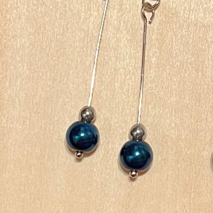 MINIMALIST DANGLE EARRINGS